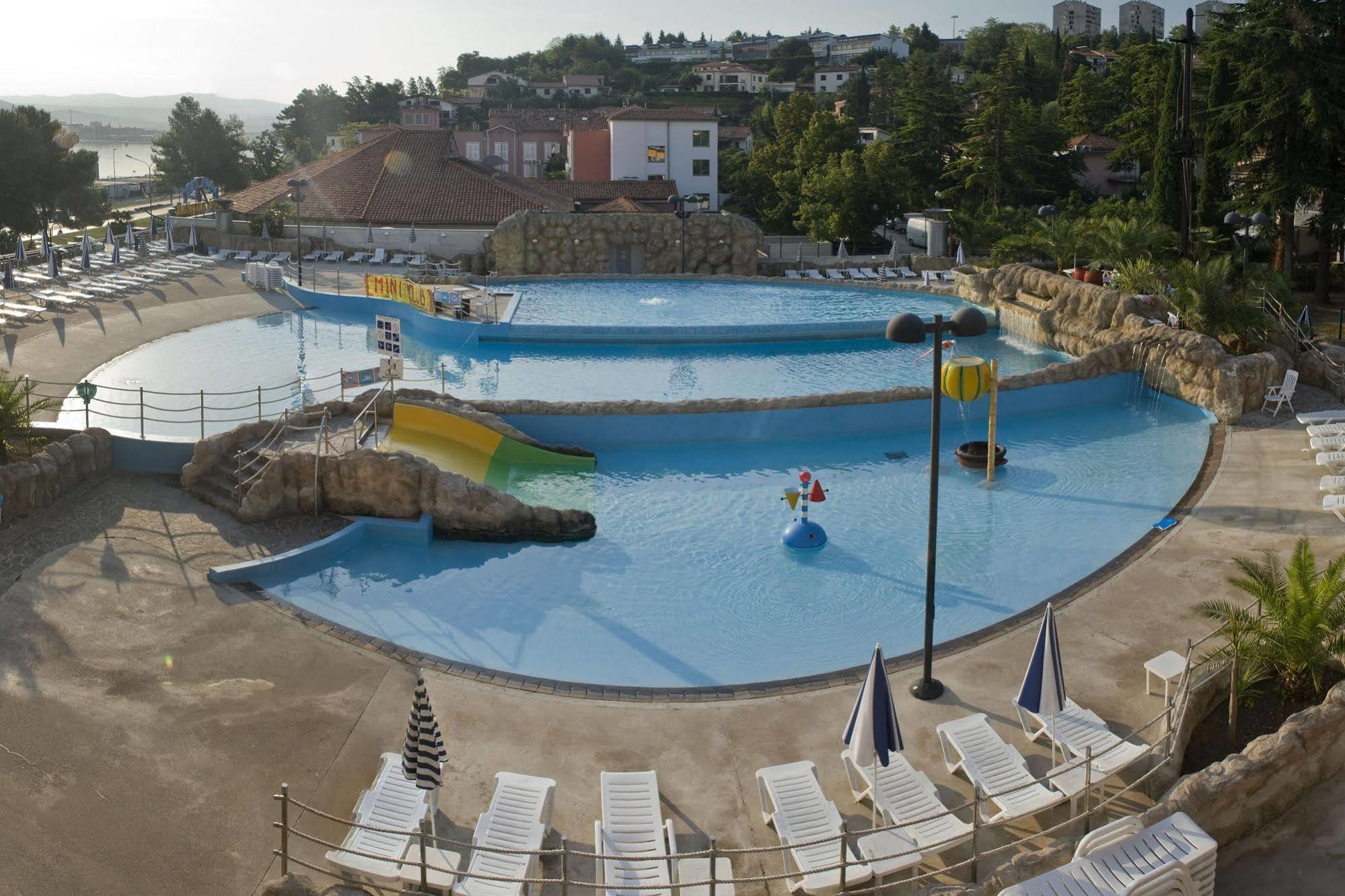 Hotel Aquapark Zusterna Koper Extérieur photo